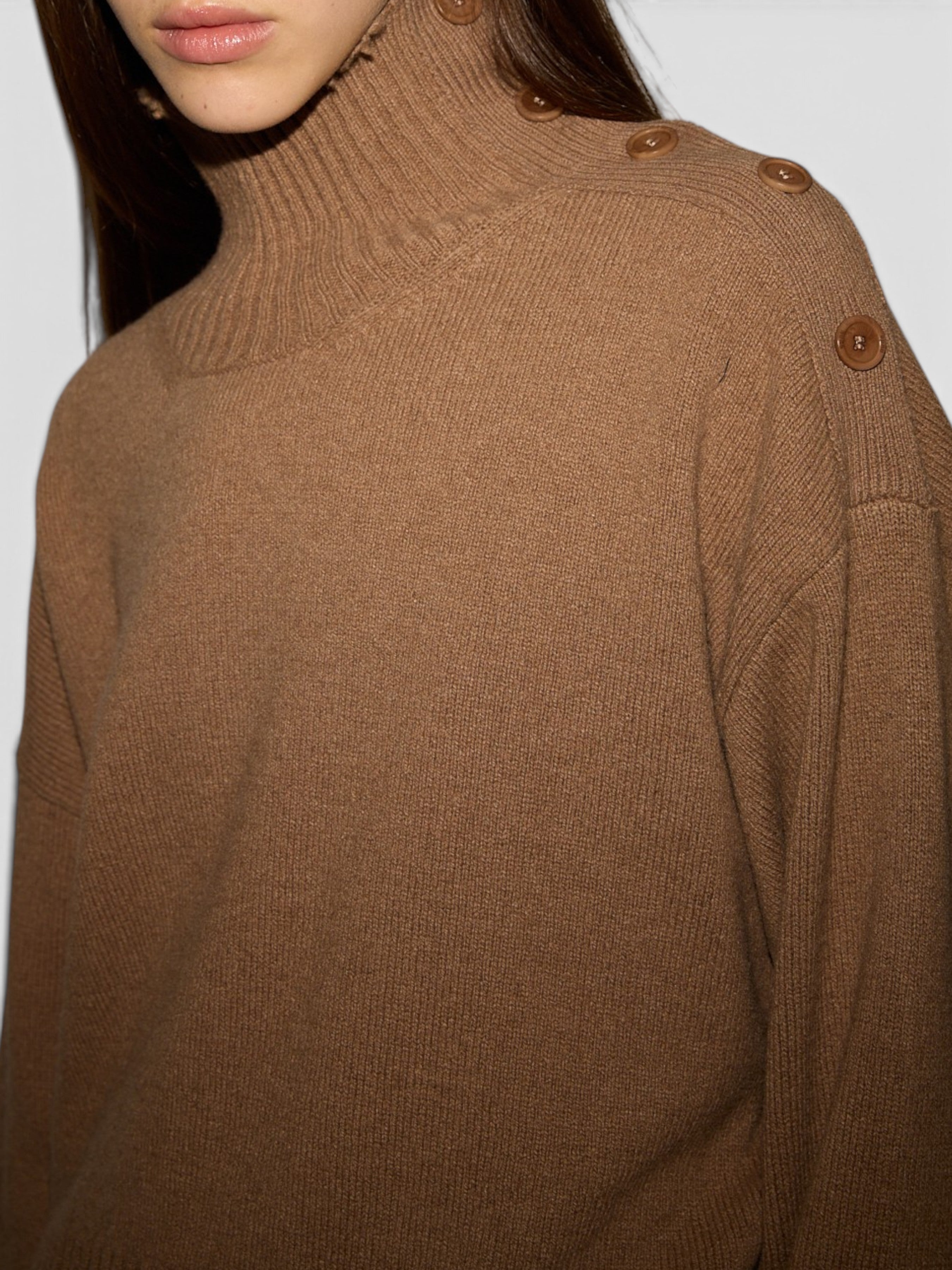 Nude Dolcevita in puro cashmere cammello
